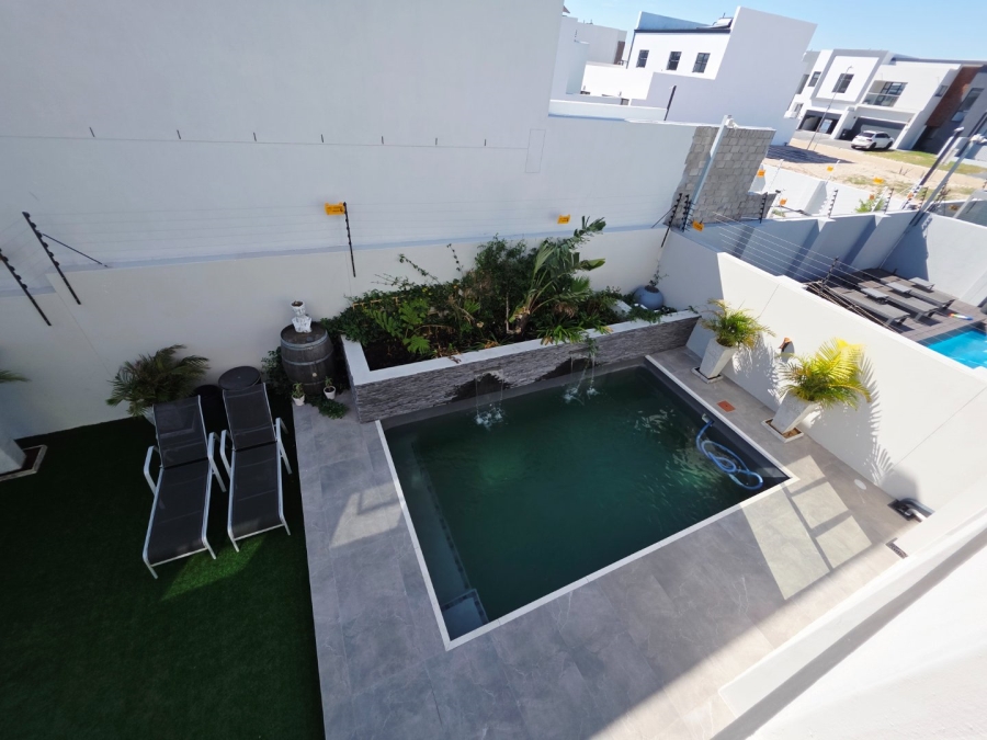 5 Bedroom Property for Sale in Sandown Western Cape